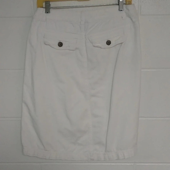 ROZ & ALI BUTTON FRONT, KNEE LENGTH, STRETCH DENIM SKIRT - Picture 2 of 9